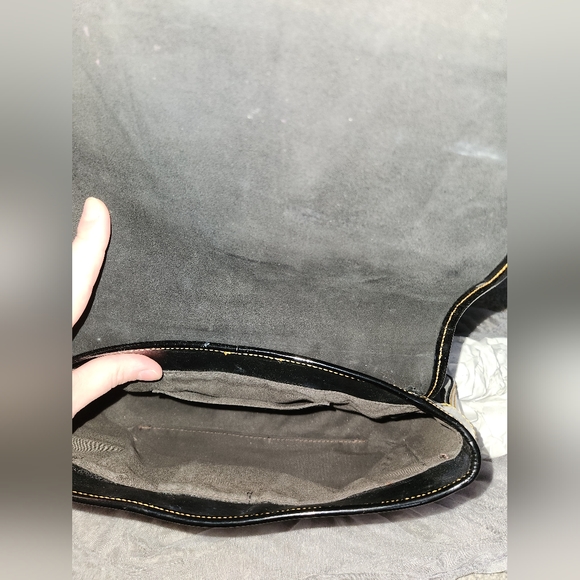 Fendi B Bag in Black Patent Leather - Picture 6 of 12